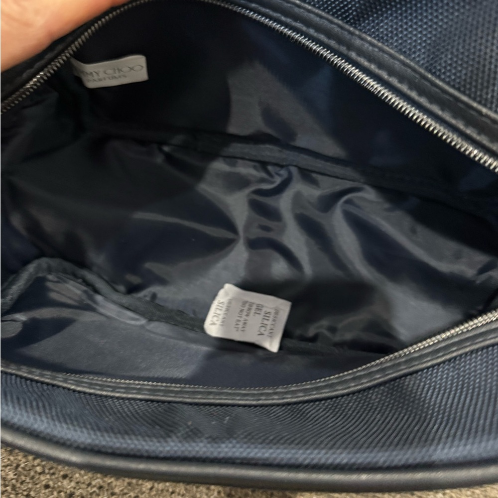 Jimmy Choo Parfums Toiletry Pouch dark blue Cosmetic Bag travel
Dopp Case New - Picture 8 of 12